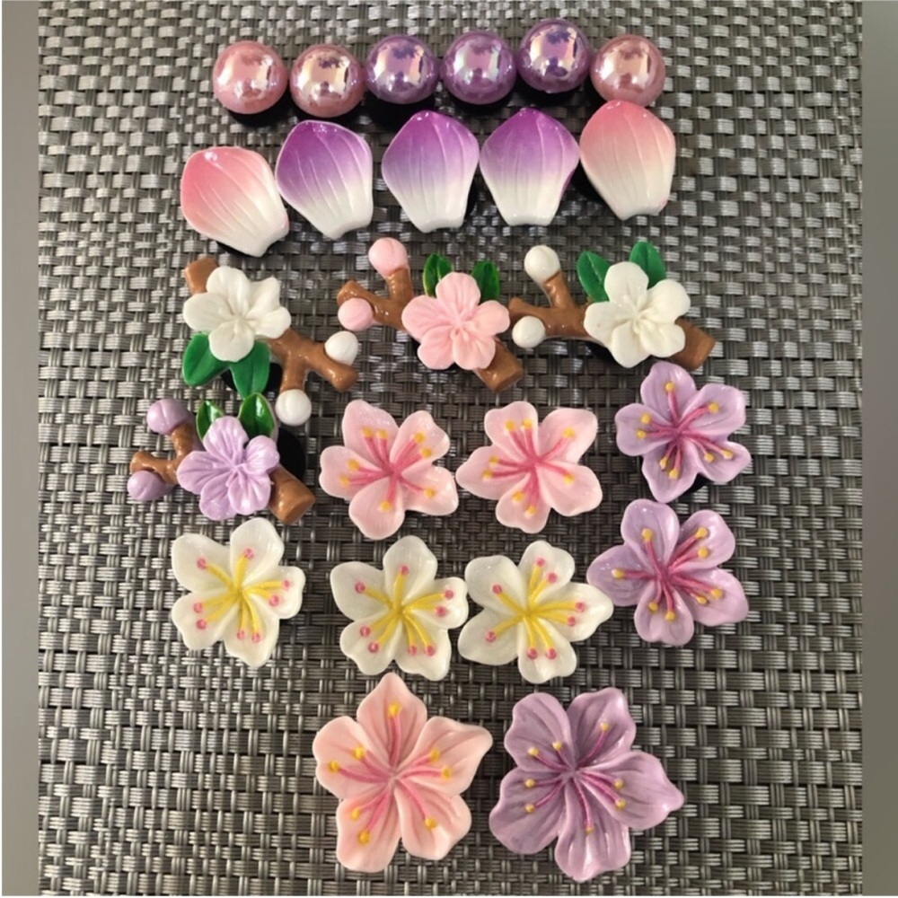 Cute 24 pcs flower and Pearl crocs charm set